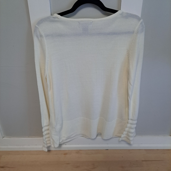 Liz Claiborne Ivory Sweater with Tiered Cuff Detail – Size Medium - Picture 4 of 5